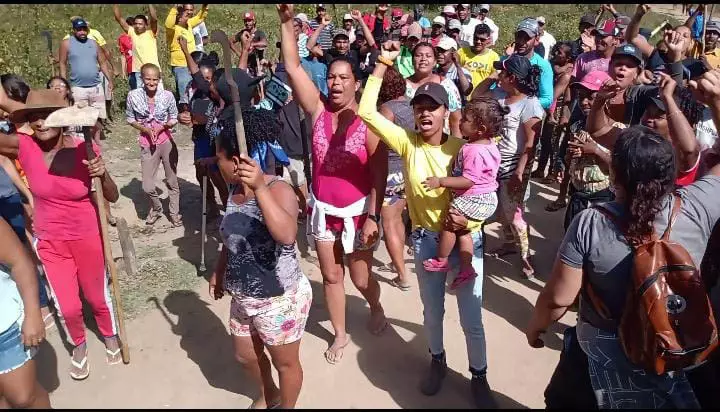 Brasilien: Hunderte von Bauernfamilien besetzen zwei große Ländereien