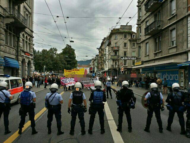 Schweiz | Zürich | Bullen greifen Spontandemonstration an