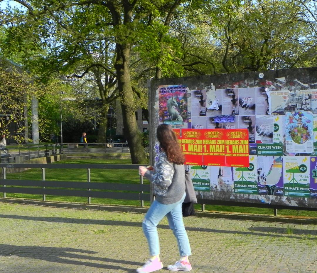 Hamburg: Roter Bund Plakate zum 1. Mai