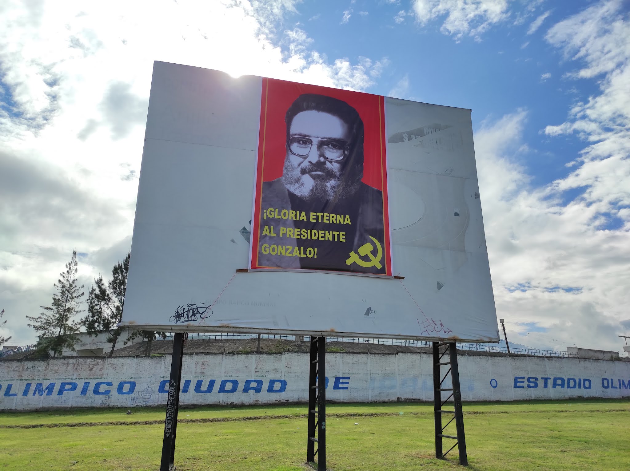 FDLP-EC: “ES LEBE DER JAHRESTAG DER GEBURT DES VORSITZENDEN GONZALO!”