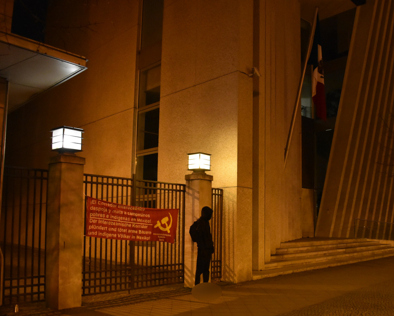 Berlin: banner at the Mexican embassy