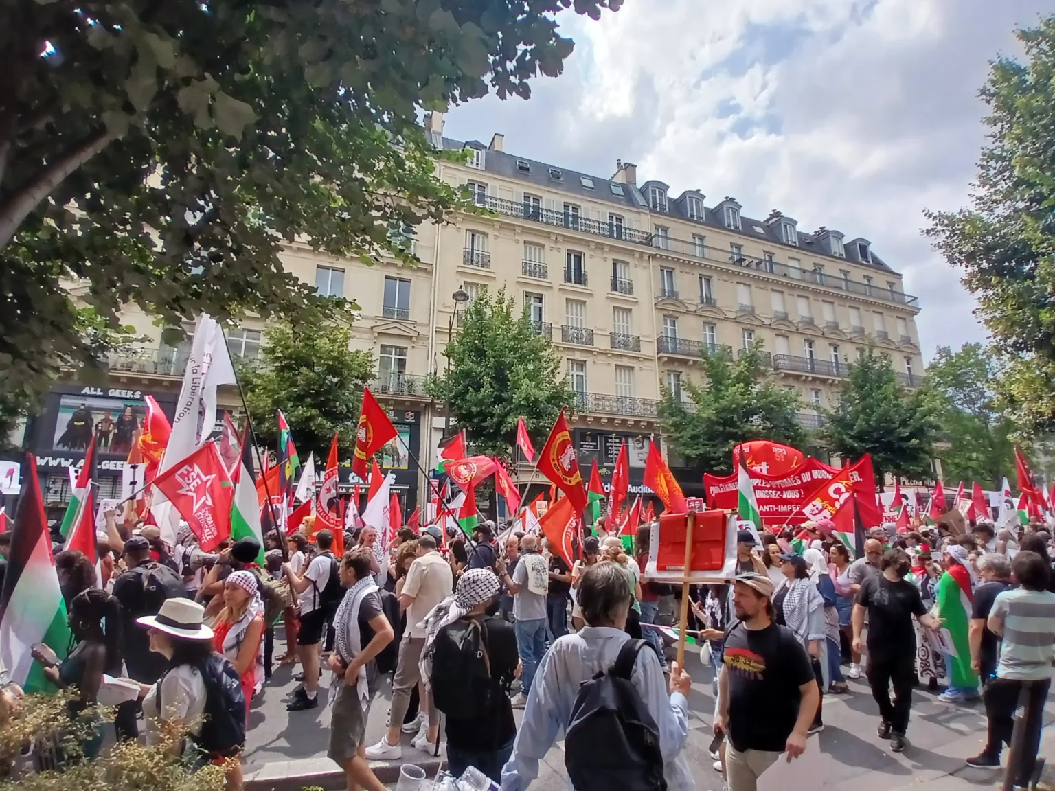Frankreich: Riesiger Erfolg der Demonstration für die Freilassung von Georges Abdallah in Paris!