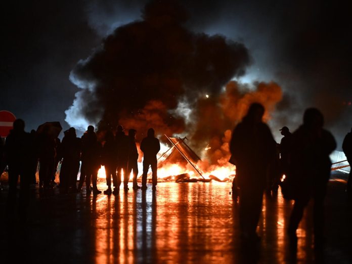 Der Kampf entlarvt immer die Schmeichler, die trotzkistischen Kollaborateure und die ewigen Feiglinge