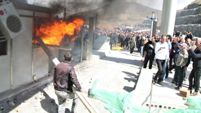 Albanien: „Diese Diebe an der Macht sollten eingesperrt werden, nicht die Bevölkerung!“