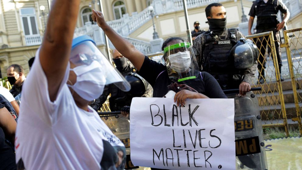 BRAZIL: Clashes between masses and military police in Rio de Janeiro
