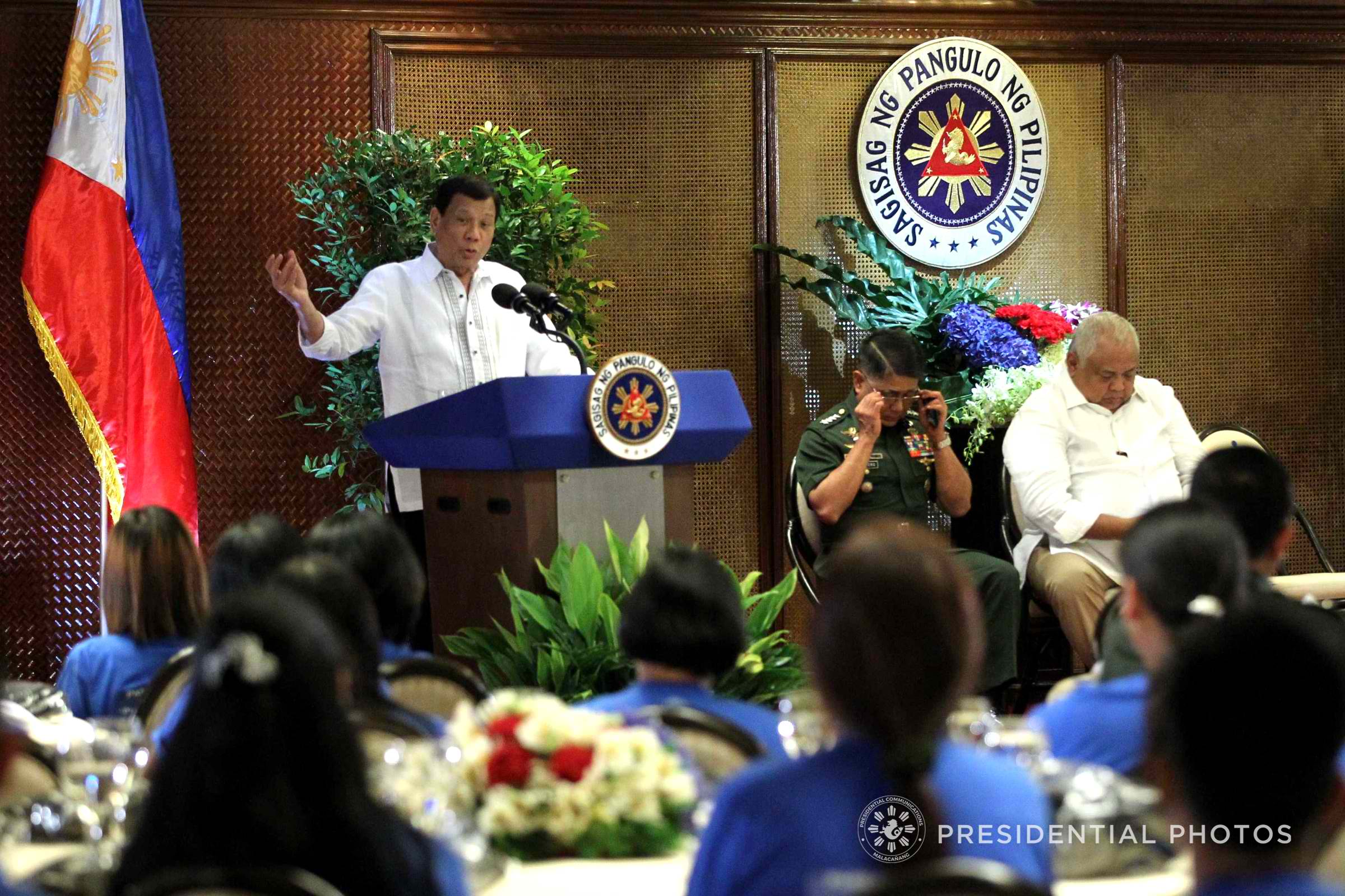 Philippines: Duterte calls CPP-NPA terrorists and offers 20000P for every killed member