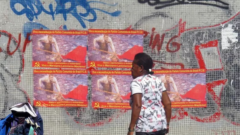 Auf Plakaten in ganz Brasilien steht: „Es lebe die Rekonstitution der Kommunistischen Partei Brasiliens – P.C.B!“