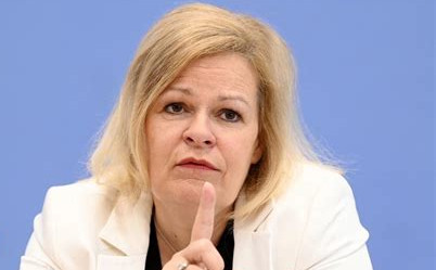 Brandenburg: 2. Akt im „Compact“ Drama – Bühne frei für die Wahlzirkus-Clowns!