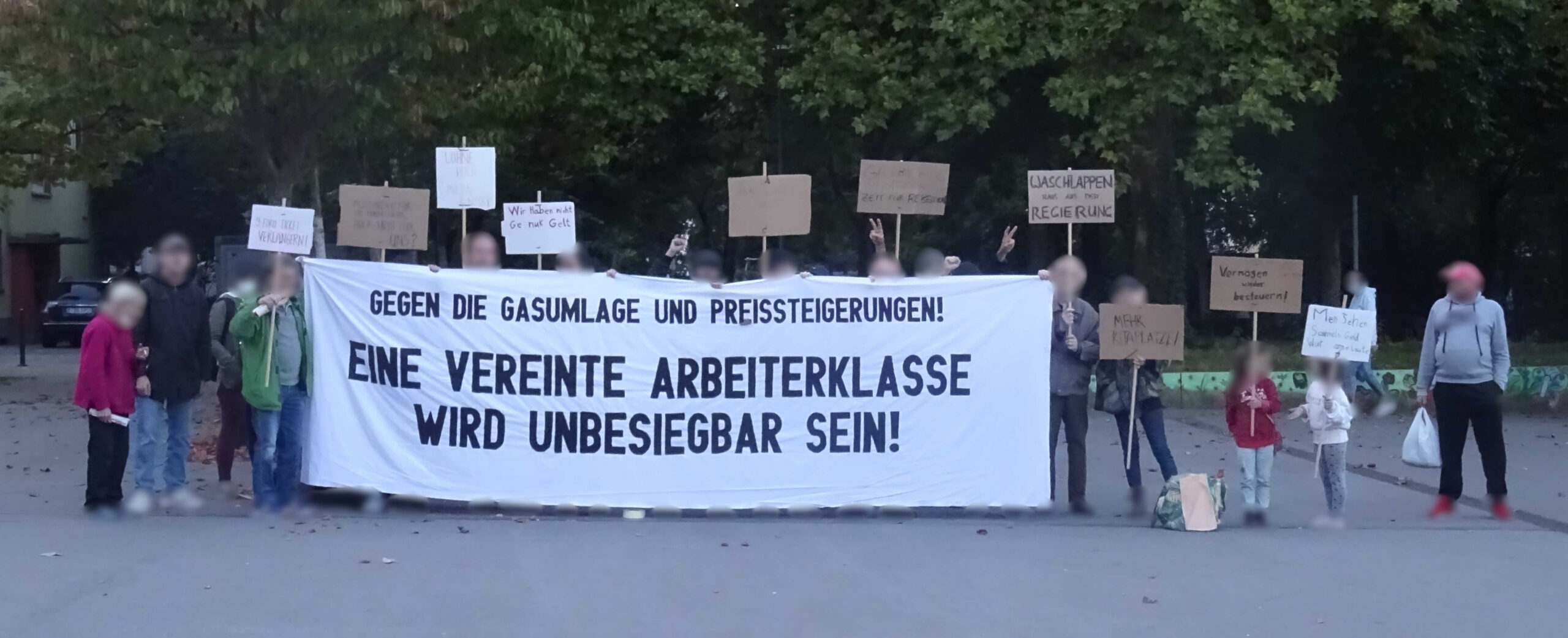 NRW: Protest against gas levy and price increases in Essen Altendorf