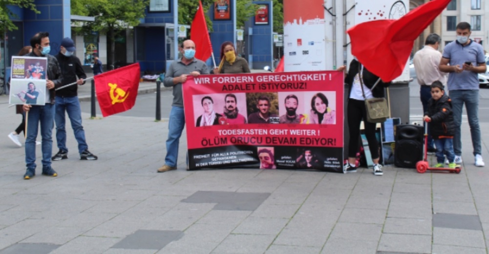 Gedenkkundgebung für die verstorbenen Hungerstreikenden von Group Yorum in Mannheim