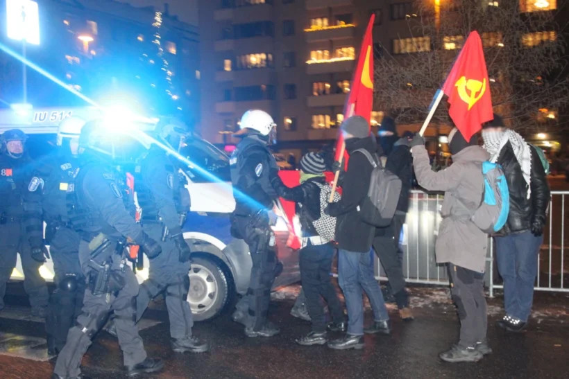 Finnland: Antifaschistische Demo widersetzt sich Polizeiangriffen