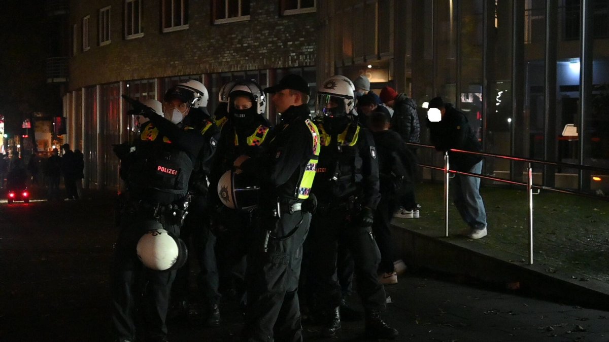 Hamburg: Jugendliche greifen Bullen in mehreren Stadtteilen an