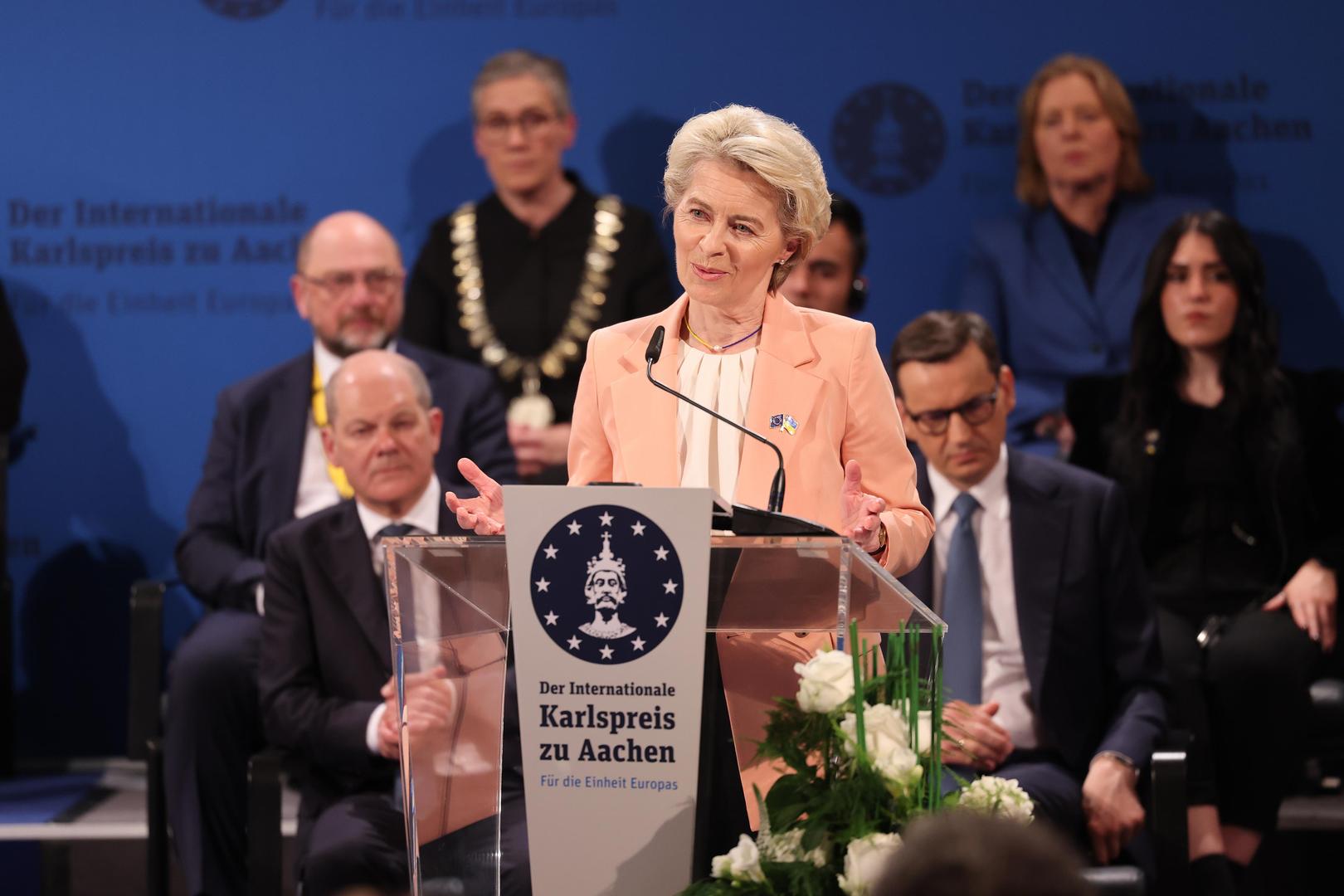 Karlspreis: Das kriegshungrige Deutschland zeichnet sich selbst aus