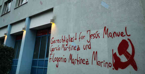 Berlin:Painting in honour of Mexican comrades Jesús Manuel García Martínez and Filogonio Martínez Merino