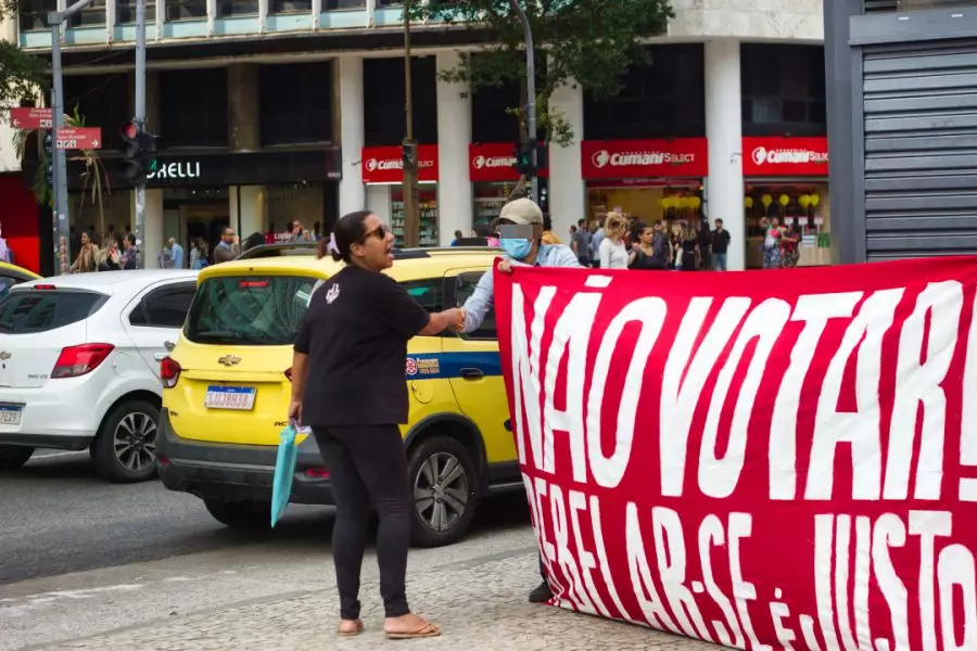 Translation: Editorial AND 249 – Change the government, so that nothing changes