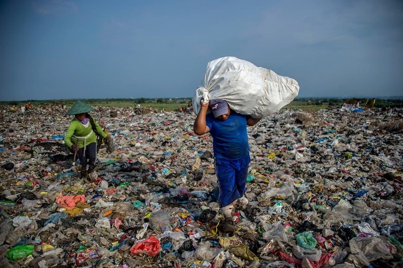 Semi-colonies: Germany’s garbage in Java