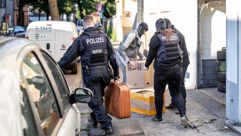 Mass raids in NRW right on time for the elections