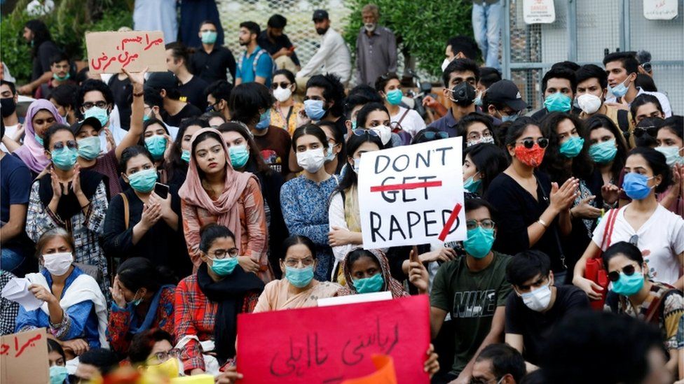 Pakistan: Frauen protestieren gegen Gewalt