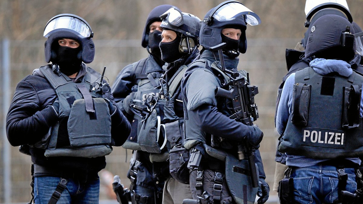 SEK-Einsatzleiter entschuldigt sich mit einem Amazon-Gutschein