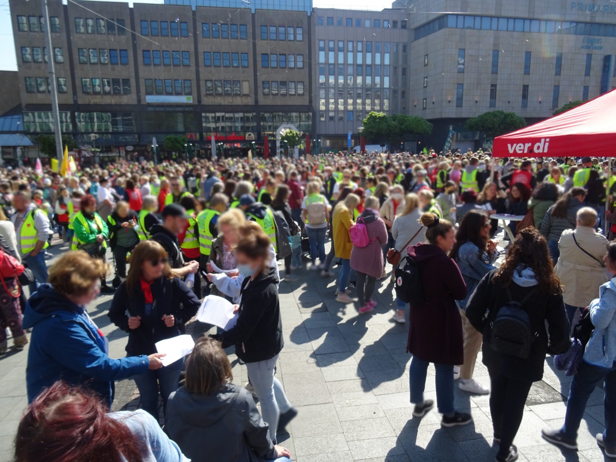 NRW: Strikes in education and social work