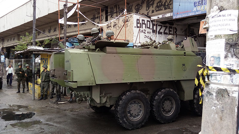 Rio: Armee besetzt Armenviertel