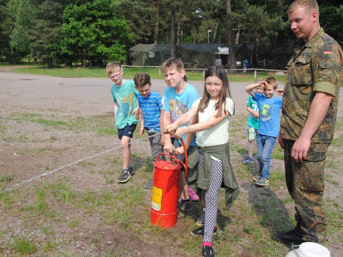 BRD: Feriencamp mit der Bundeswehr