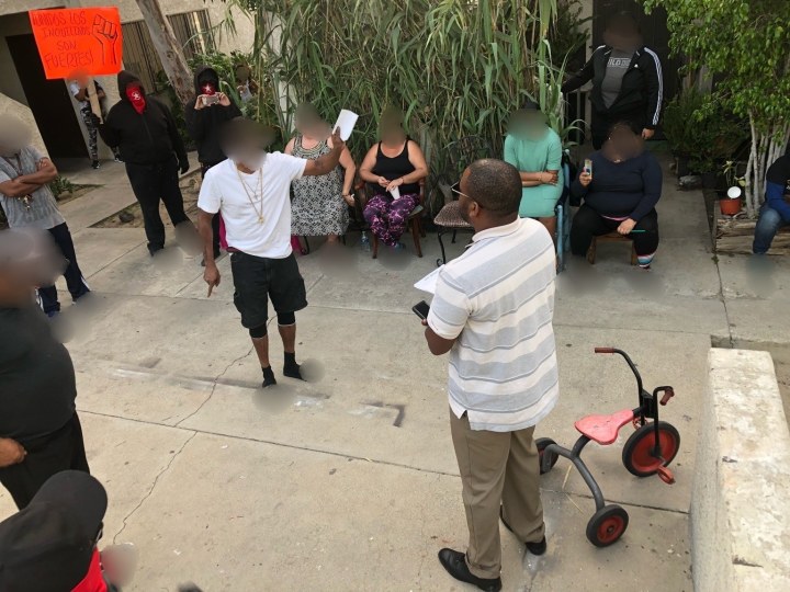 Übersetzung: LOS ANGELES: Mieter in South Central wehren sich gegen eine 200-prozentige Mieterhöhung