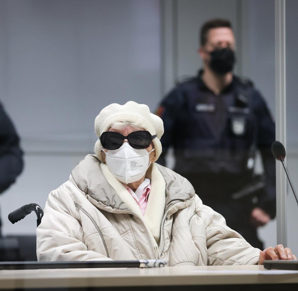 Pseudo-rectification: No punishment for concentration camp secretary