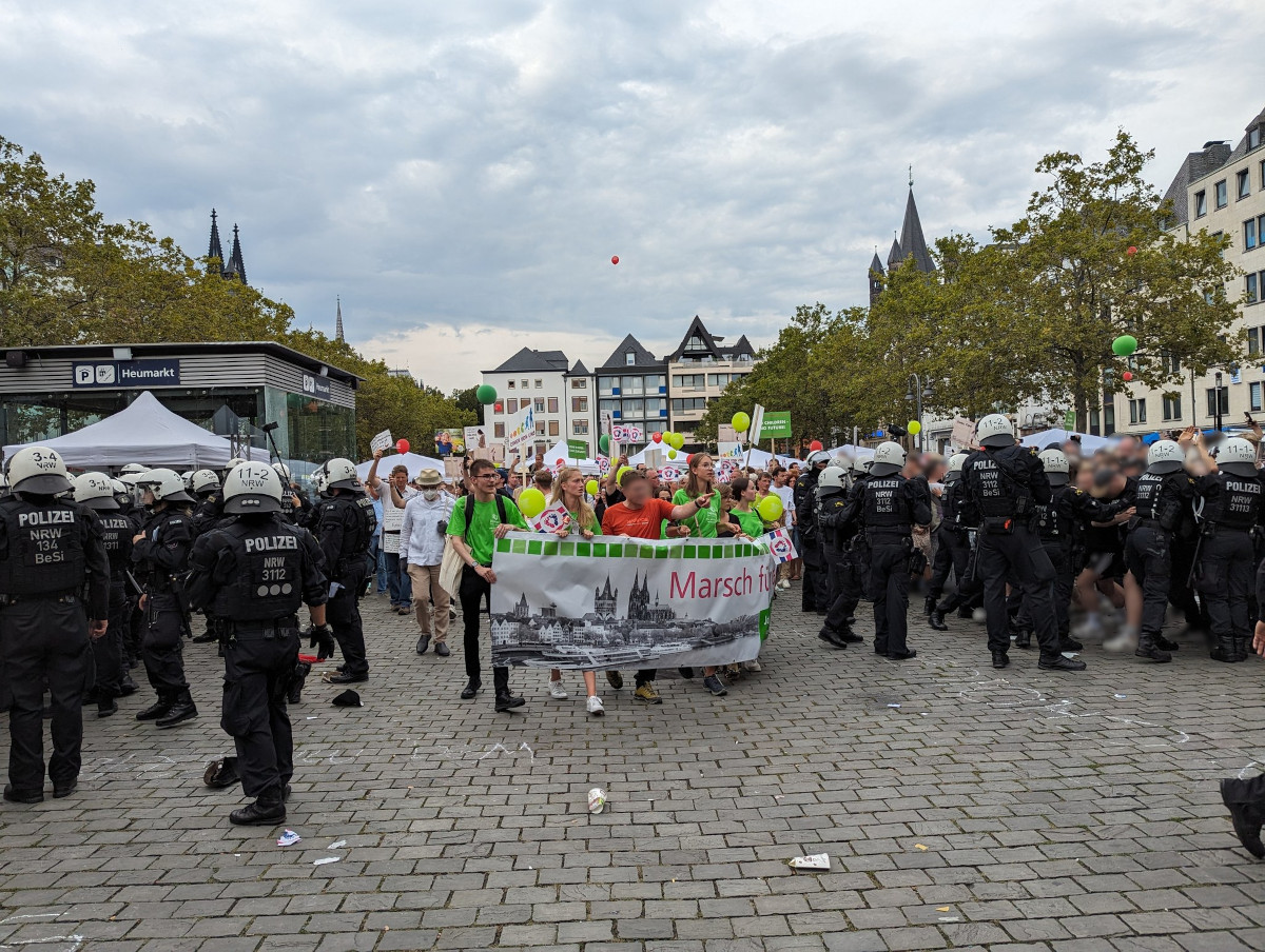 Complete blockade of the “March for Life” in Cologne.