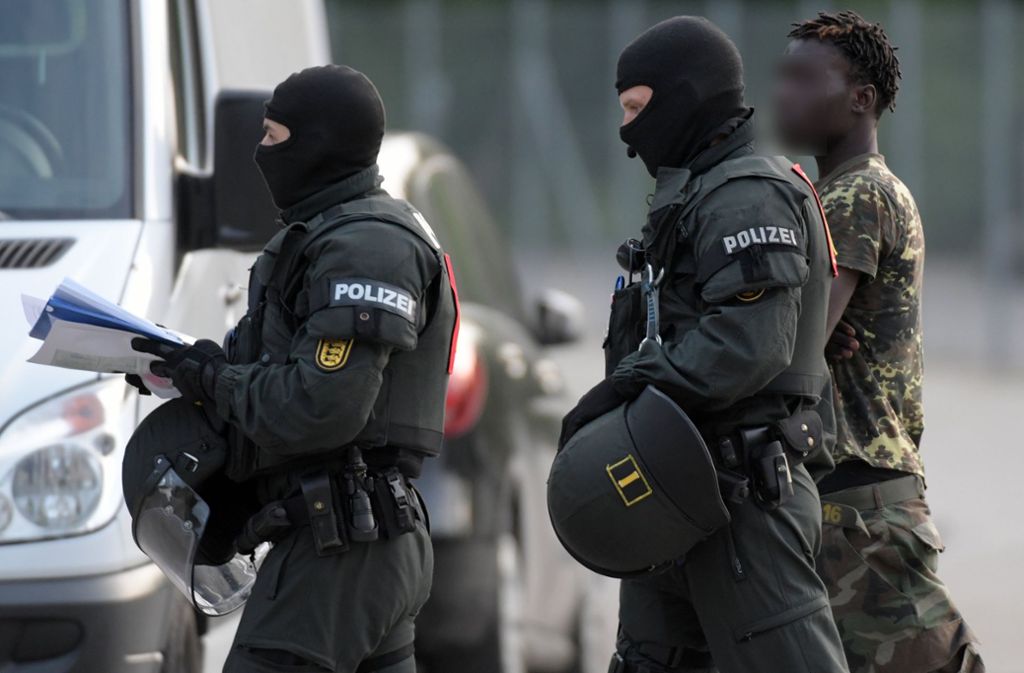 Prozessauftakt: Razzia in Landeserstaufnahmestelle