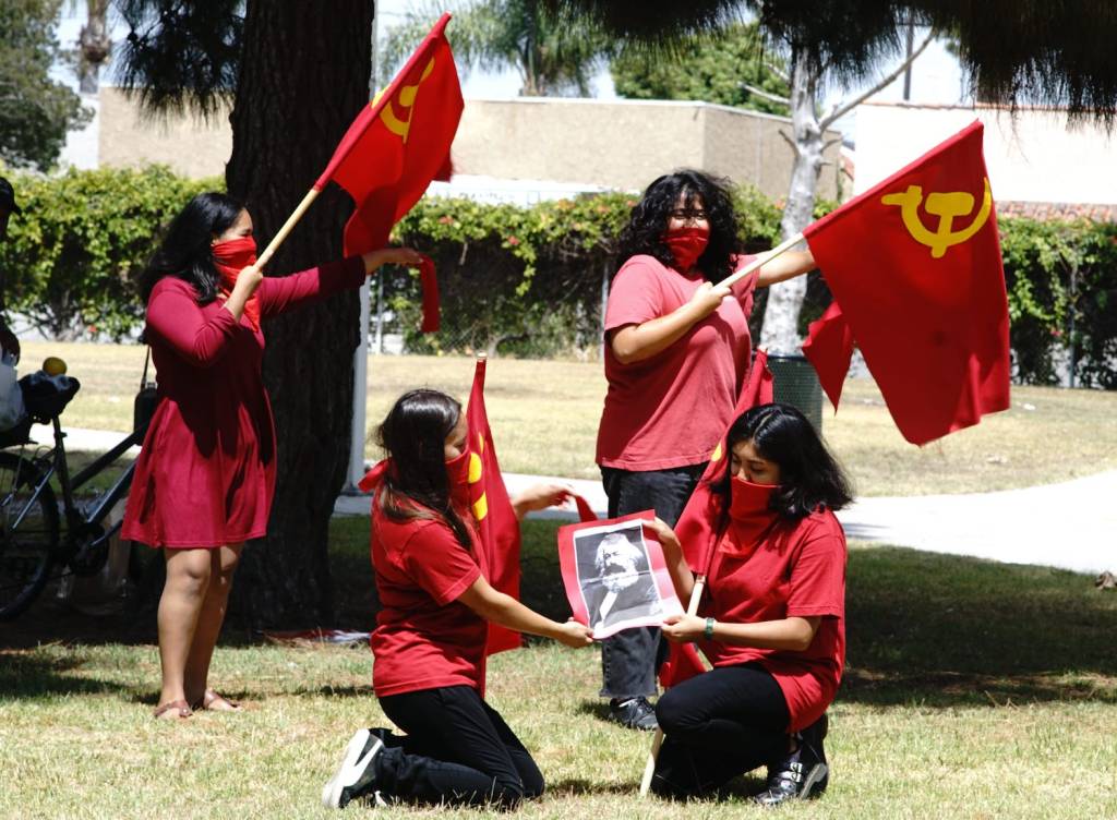 Nachtrag: Weitere Aktionen in der Welt zur Feier des Tages des Heldentums