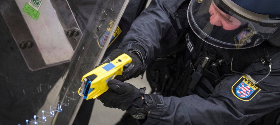 Bullen töten mit Taser in der BRD
