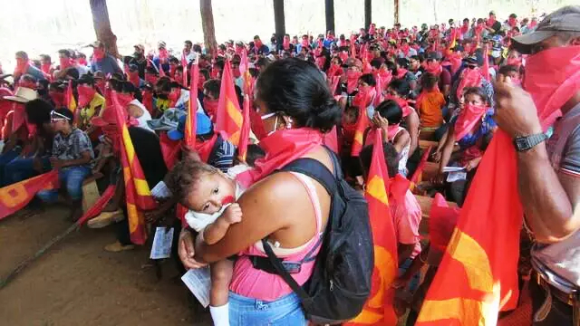 RO: “Diese Ländereien gehören dem Volk und wir werden dafür kämpfen”, erklären die Bauern, während die Militärpolizei und die nationalen Streitkräfte ein Massaker vorbereiten