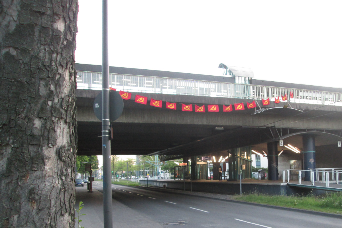 Beflaggung in Köln Niehl